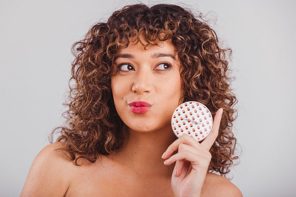 Why Lightweight Makeup Is Better for Your Skin