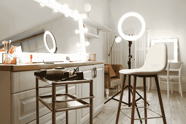 Why Makeup Lighting Plays an Important Part