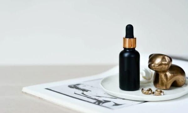 What Is Face Serum And How To Use It: A Beginners Guide