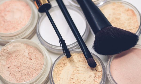 Why You Should Use a Finishing Powder